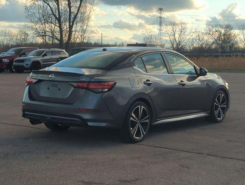 Gun Metallic/Super Black 2022 Nissan Sentra SR