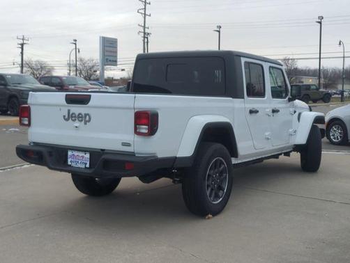 2023 Jeep Gladiator Overland