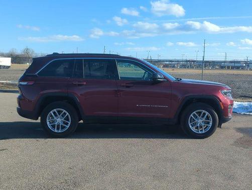 2024 Jeep Grand Cherokee Laredo