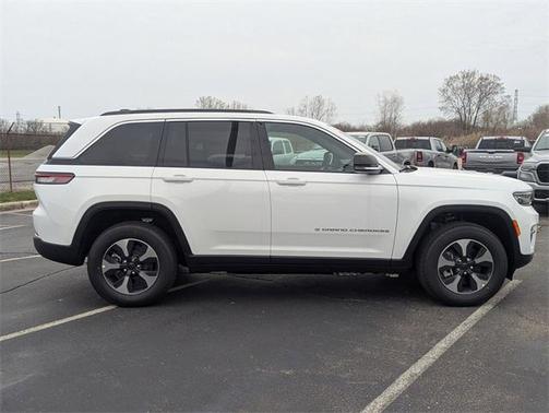 2025 Jeep Grand Cherokee 4xe Base