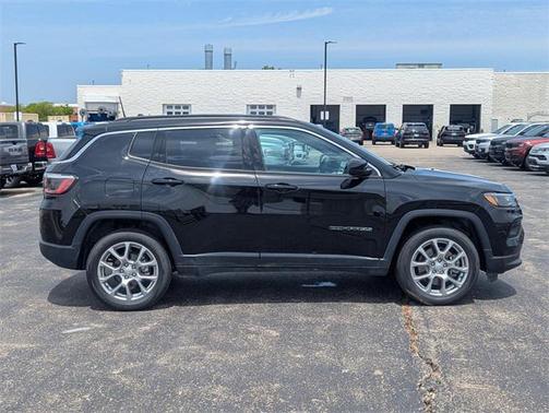 2024 Jeep Compass Latitude Lux