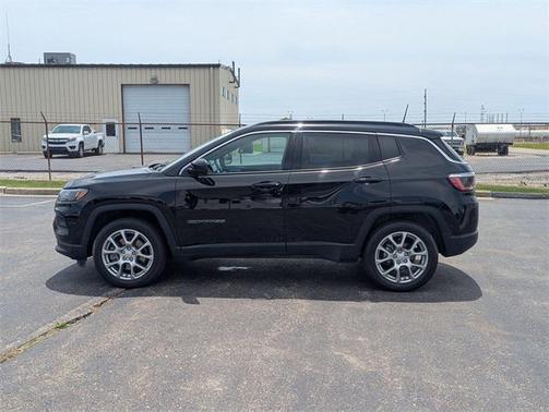 2024 Jeep Compass Latitude Lux