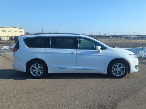 2020 Chrysler Pacifica Touring-L Plus