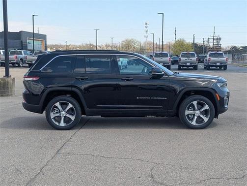 2025 Jeep Grand Cherokee 4xe Base