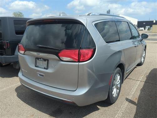 2018 Chrysler Pacifica Touring-L