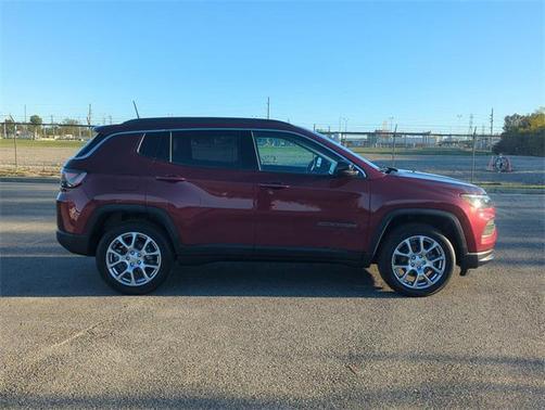 2022 Jeep Compass Latitude Lux