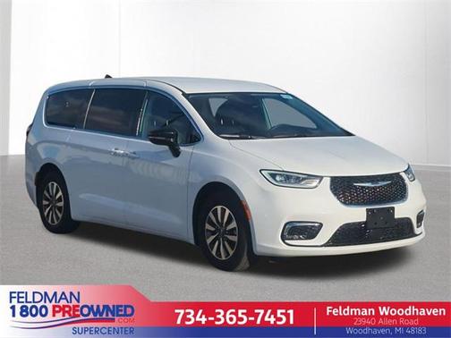 2024 Chrysler Pacifica Hybrid Select