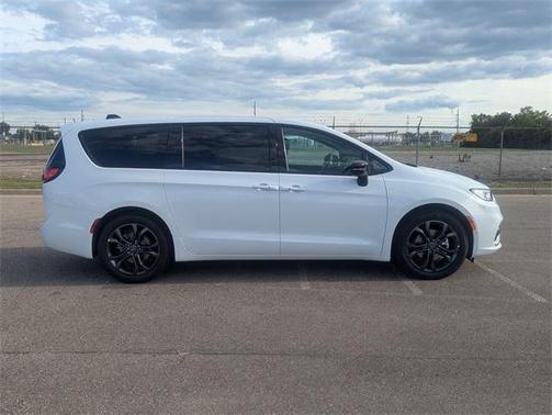 2026 Chrysler Pacifica L