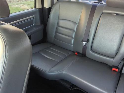 2017 RAM 2500 Big Horn Crew Cab 4x4 6'4' Box