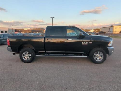 2017 RAM 2500 Big Horn Crew Cab 4x4 6'4' Box