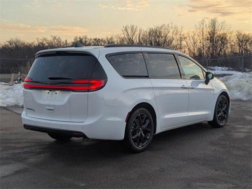 2026 Chrysler Pacifica L