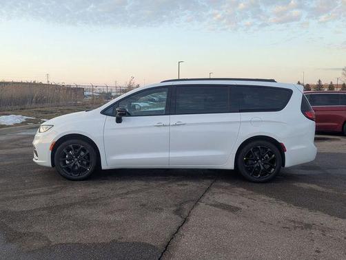 2026 Chrysler Pacifica L