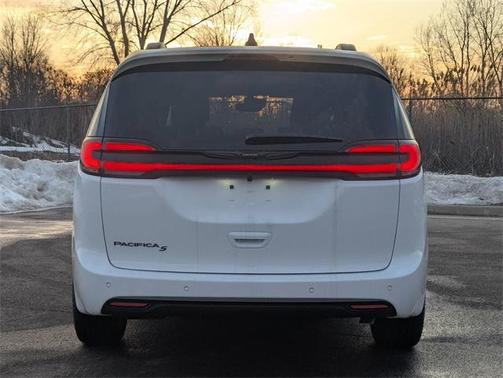 2026 Chrysler Pacifica L