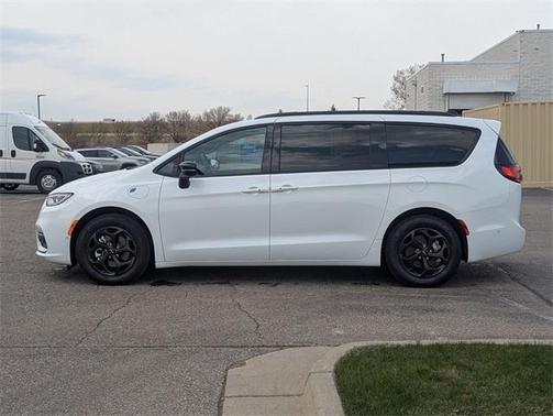 2024 Chrysler Pacifica Hybrid Premium S Appearance Pkg