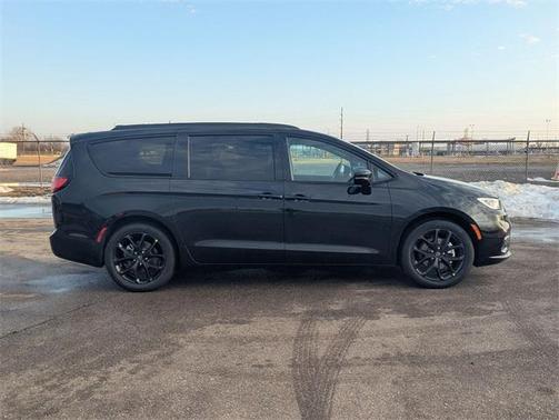 2026 Chrysler Pacifica L