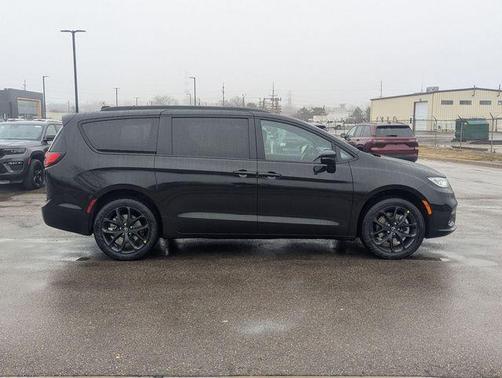 2026 Chrysler Pacifica L