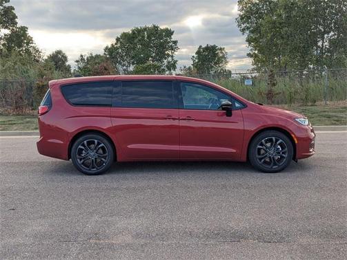 2026 Chrysler Pacifica L