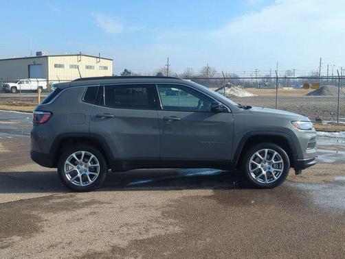 2023 Jeep Compass Latitude Lux