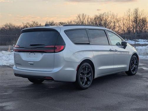 2026 Chrysler Pacifica L