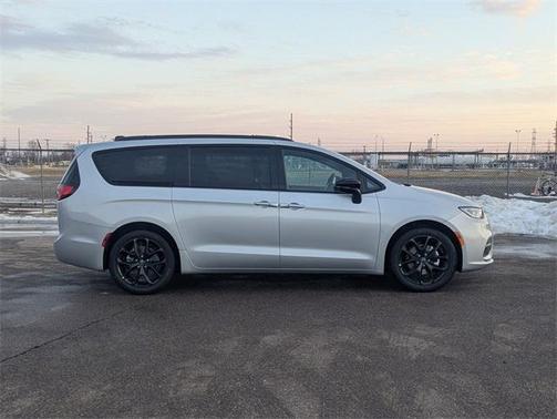 2026 Chrysler Pacifica L