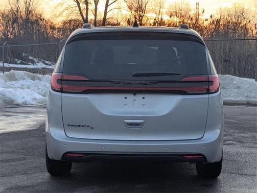 2026 Chrysler Pacifica L