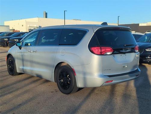 2024 Chrysler Voyager LX