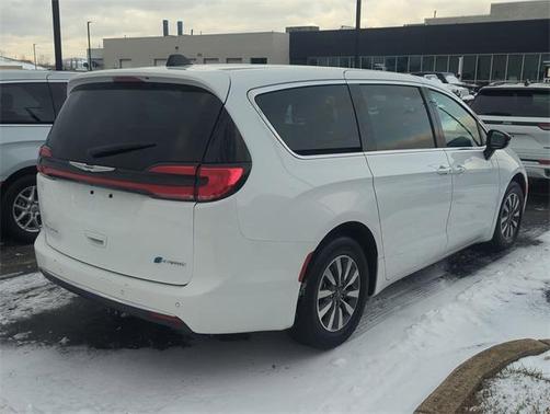 2024 Chrysler Pacifica Hybrid Select