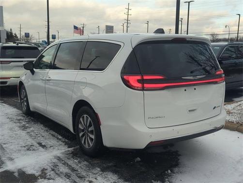 2024 Chrysler Pacifica Hybrid Select