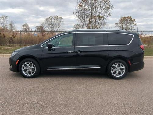 2018 Chrysler Pacifica Touring-L Plus