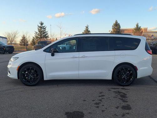 2026 Chrysler Pacifica L