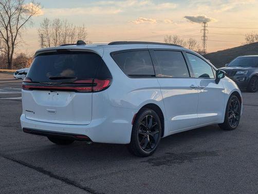 2026 Chrysler Pacifica L