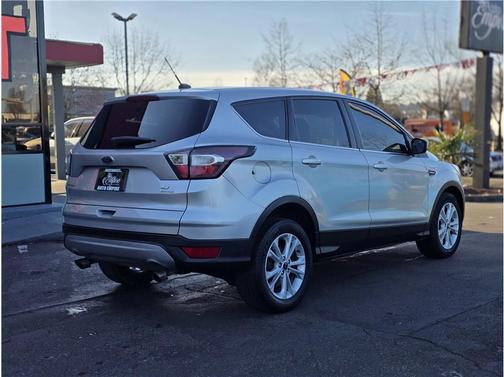 Ingot Silver Metallic 2017 Ford Escape SE