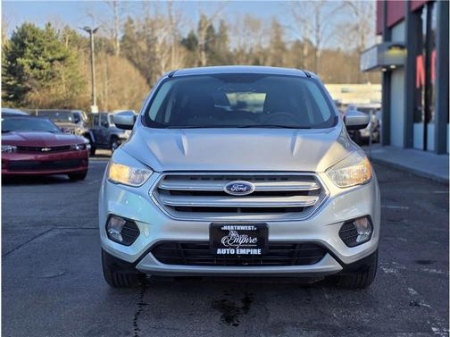 Ingot Silver Metallic 2017 Ford Escape SE