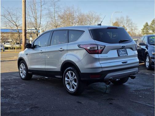 Ingot Silver Metallic 2017 Ford Escape SE
