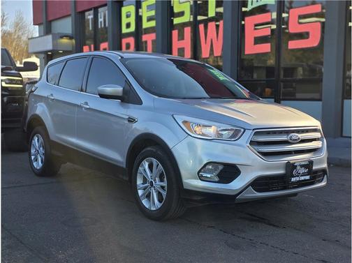 Ingot Silver Metallic 2017 Ford Escape SE