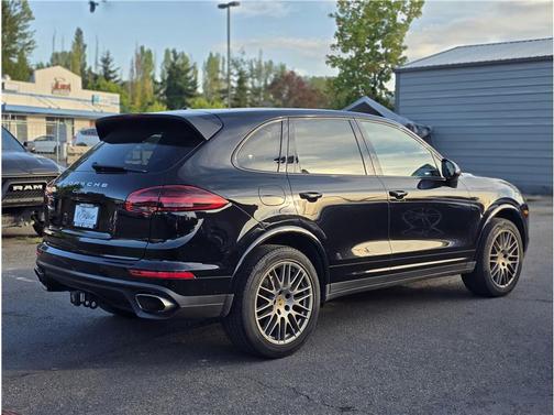 2017 Porsche Cayenne Platinum Edition