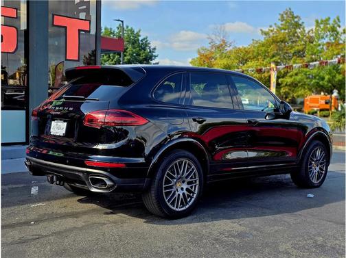 2017 Porsche Cayenne Platinum Edition