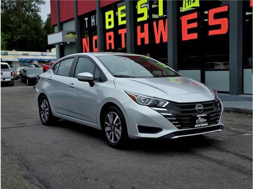 Brilliant Silver Metallic 2023 Nissan Versa 1.6 SV