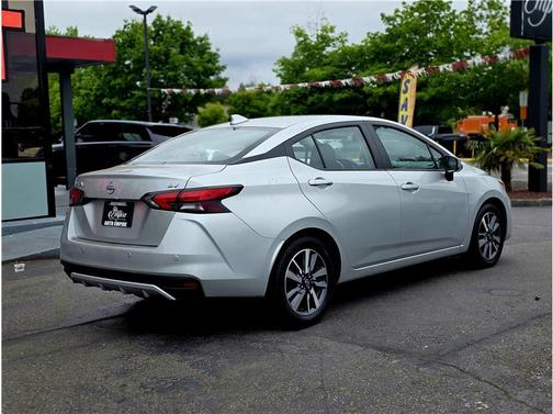 Brilliant Silver Metallic 2023 Nissan Versa 1.6 SV