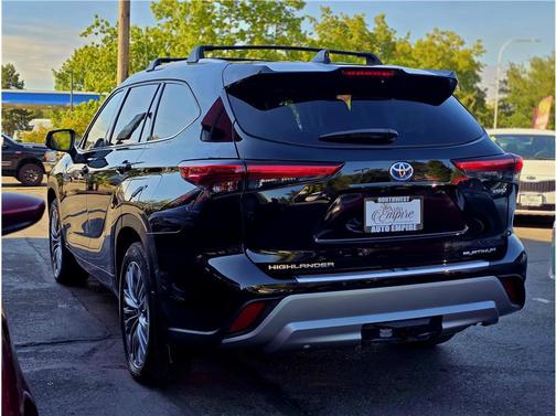 2021 Toyota Highlander Hybrid Platinum