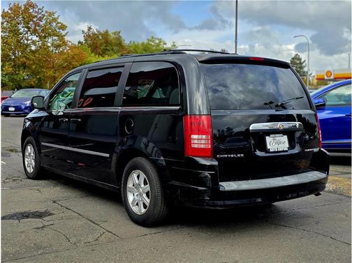 2009 Chrysler Town & Country Touring