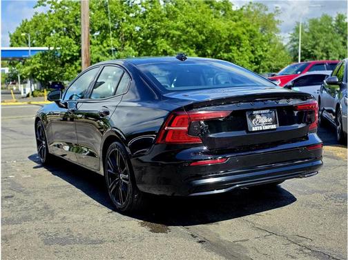 Onyx Black Metallic 2024 Volvo S60 B5 Plus Black Edition