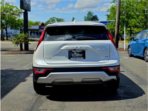Snow White Pearl 2023 Kia Niro EX