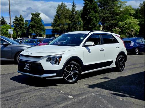 Snow White Pearl 2023 Kia Niro EX