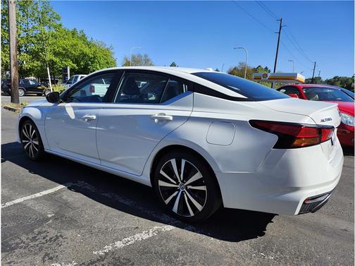 2021 Nissan Altima SR FWD