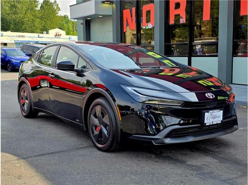 2025 Toyota Prius LE