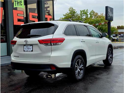 2017 Toyota Highlander LE I4