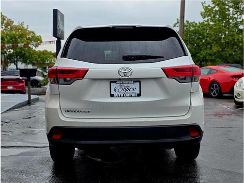 2017 Toyota Highlander LE I4