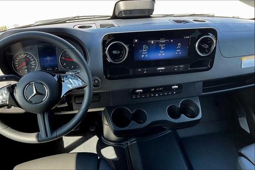 2025 Mercedes-Benz Sprinter 2500 Standard Roof