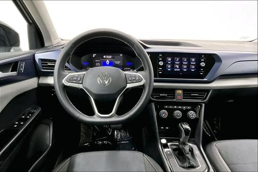 Pure White w/Deep Black Roof 2023 Volkswagen Taos 1.5T SE